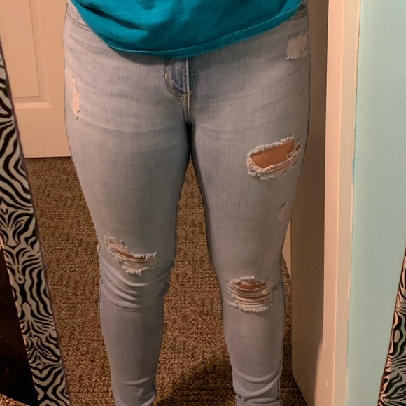 Size 8 in hollister jeans Clearance